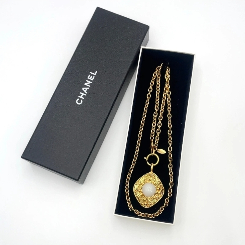 Authen Chanel Coco Arabesque Diamond Pearl Necklace Engraved 3893 W/Box - Picture 2 of 16
